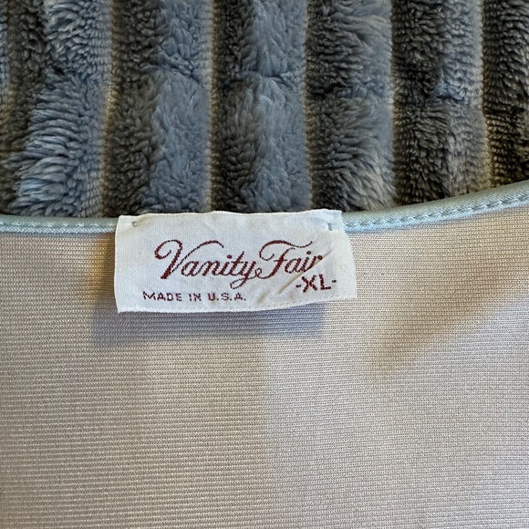 Vintage Vanity Fair Quilted Embroidered Robe Housecoat Button Up - Picture 3 of 6